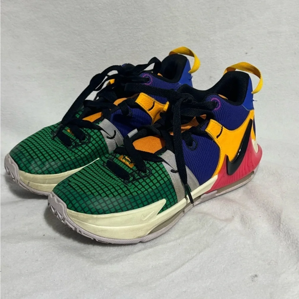 Nike LEBRON WITNESS 7 Shoes Size 4.5Y